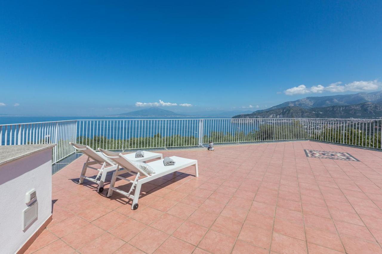 La Terrazza Sul Golfo Villa Sorrento Bagian luar foto