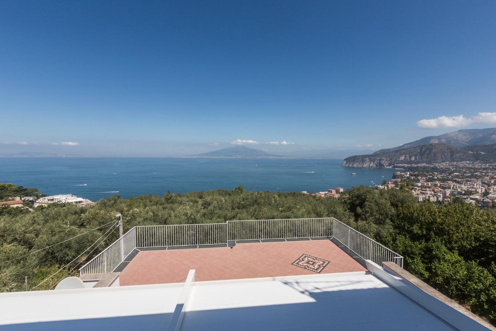 La Terrazza Sul Golfo Villa Sorrento Bagian luar foto