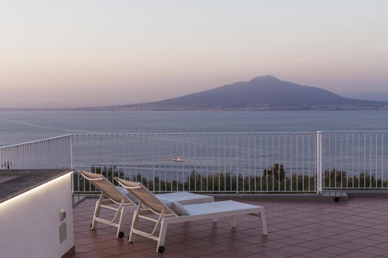 La Terrazza Sul Golfo Villa Sorrento Bagian luar foto
